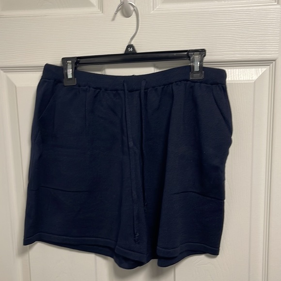 XL Cropped Sweater and Shorts Set - Picture 2 of 3